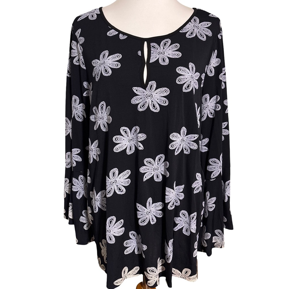 New Directions Black and White Floral Tunic